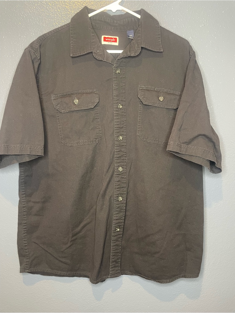 Wrangler Men's Short Sleeve Button-Down Shirt - Black SKU 005